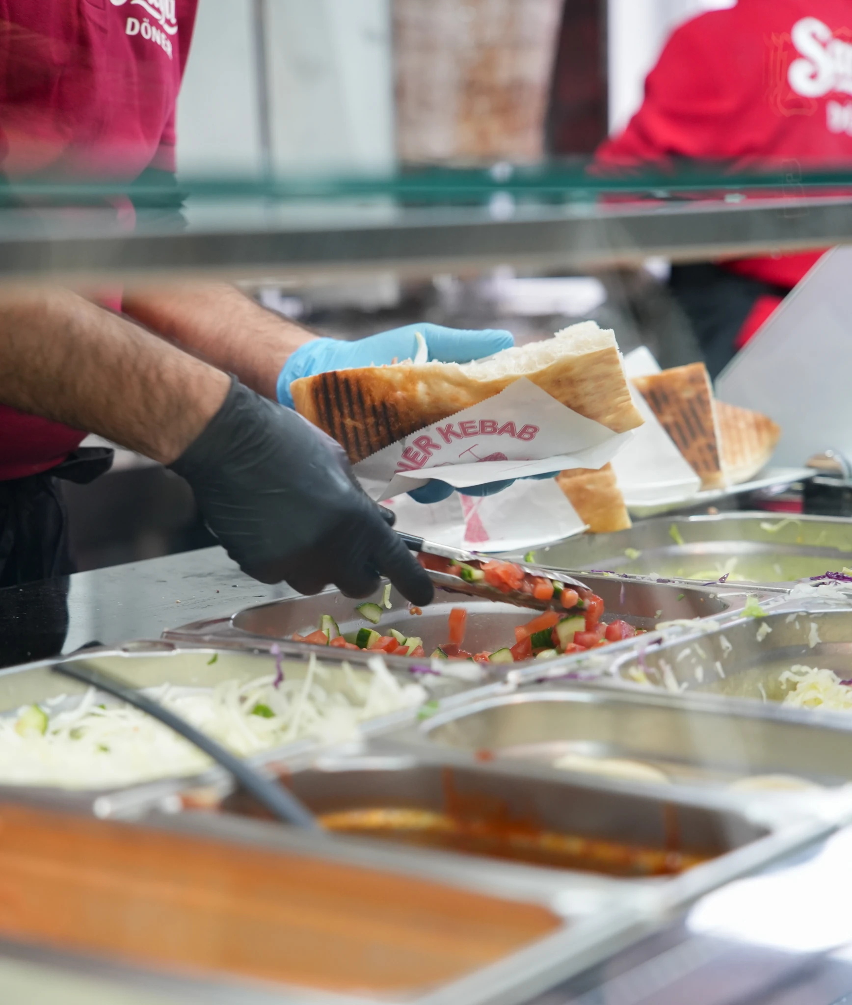 Dönertasche mit Kalbfleisch und frischem Salat
